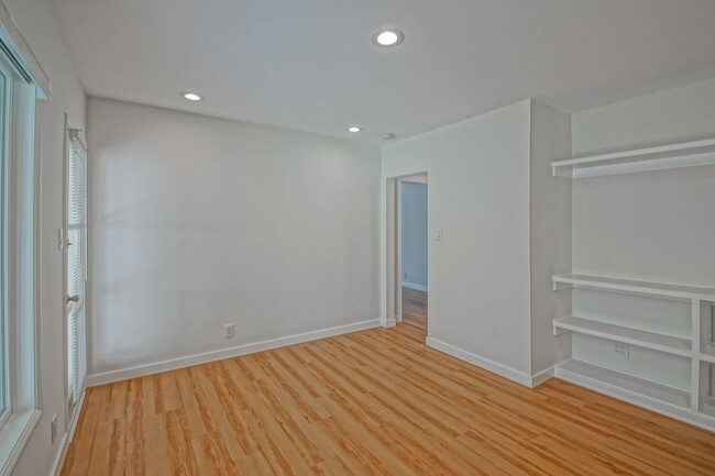 Building Photo - Completely Remodeled, Bright & Airy, 2BR1....