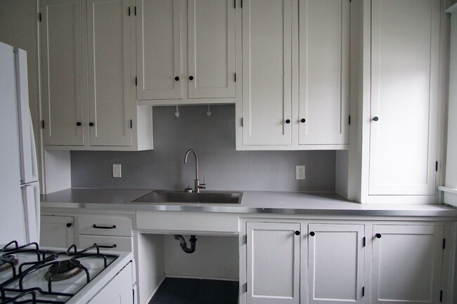 Building Photo - Spring Special: St. Johns Cool-Contemporar...