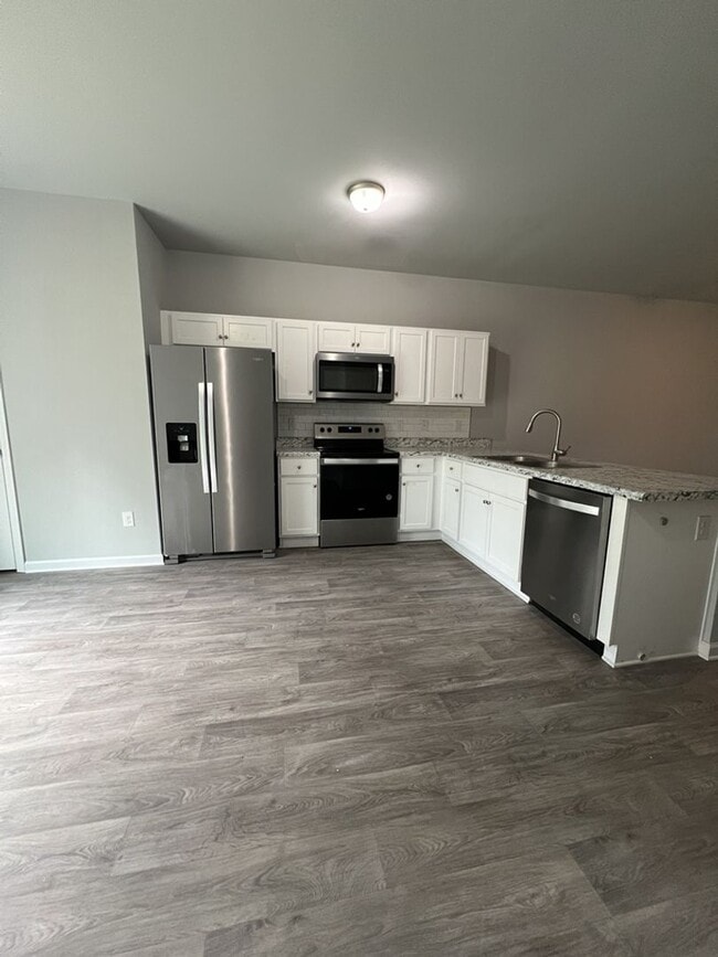 Building Photo - Townhome in Holly Ridge!!