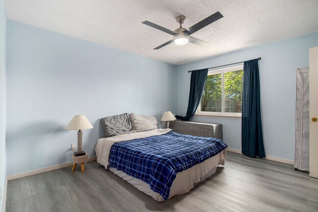 Building Photo - This charming home in Carrollton, Texas, i...