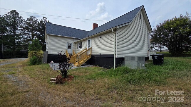 Building Photo - 3481 Roberta Rd