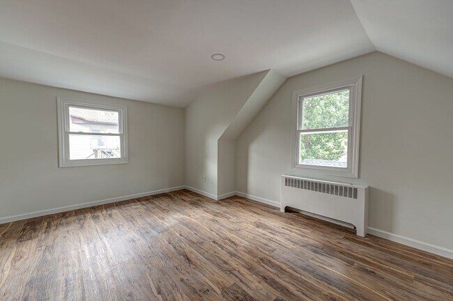 Building Photo - 2528 Marshall Ave