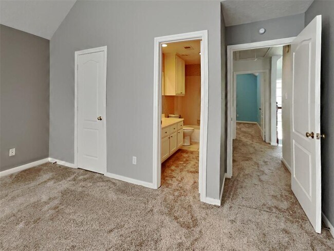 Building Photo - 1306 Silverleaf Dr