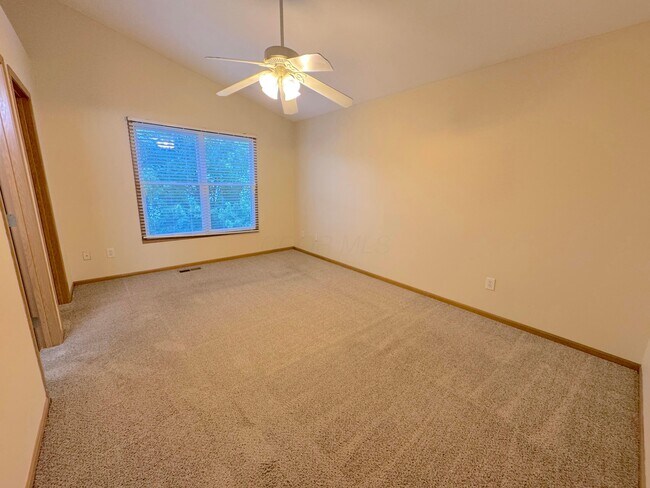 Building Photo - 8577 Clover Glade Dr