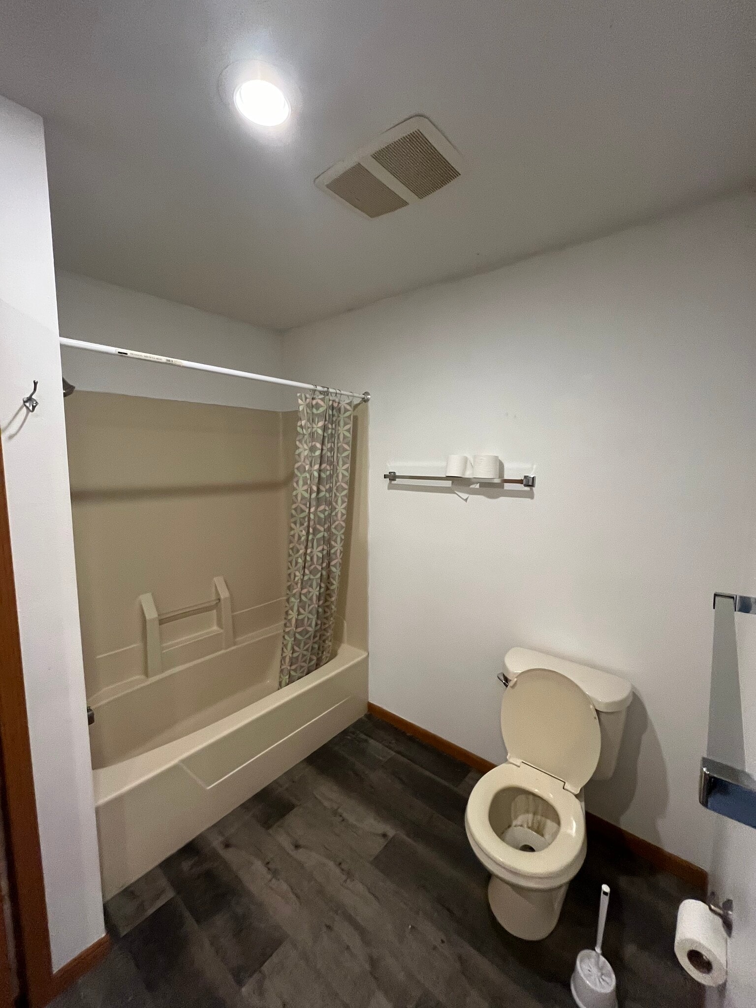 Full bathroom downstairs - 1429 Franklin St