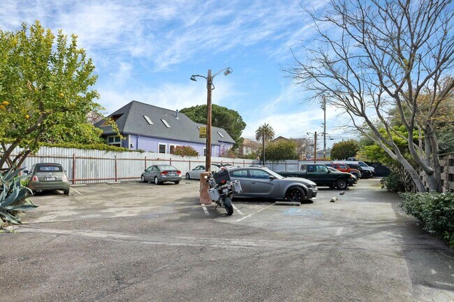 Building Photo - CHIC INDUSTRIAL 2BR/2BA CONDO Available Now!