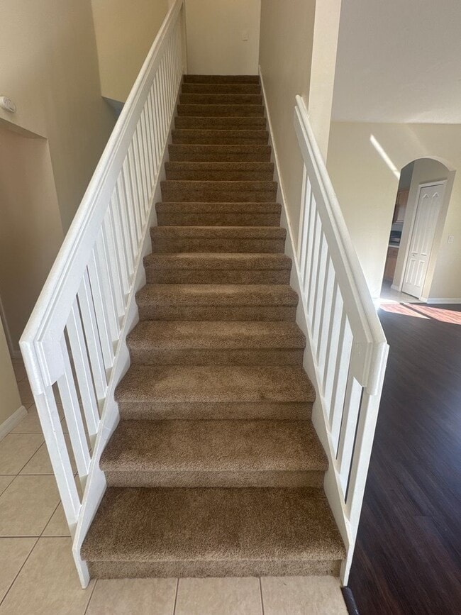 Building Photo - Lovely Large 5/4 Pool Home in West Haven