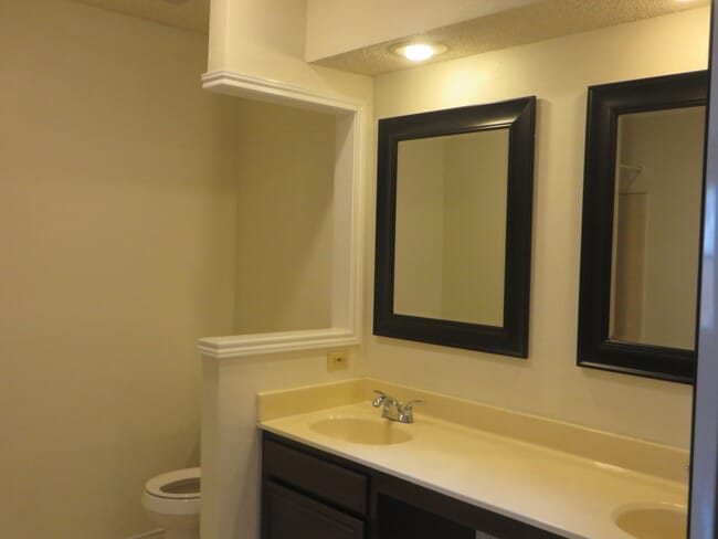 Building Photo - 1021 Homestead Dr