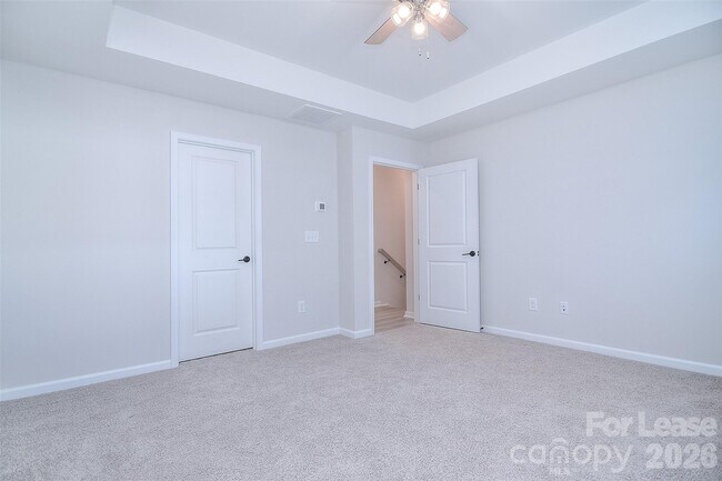 Building Photo - 5029 Nestling Spg St