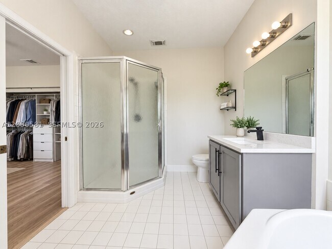 Building Photo - 2913 S Greenleaf Cir