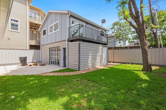 Building Photo - 2005 Portsmouth St