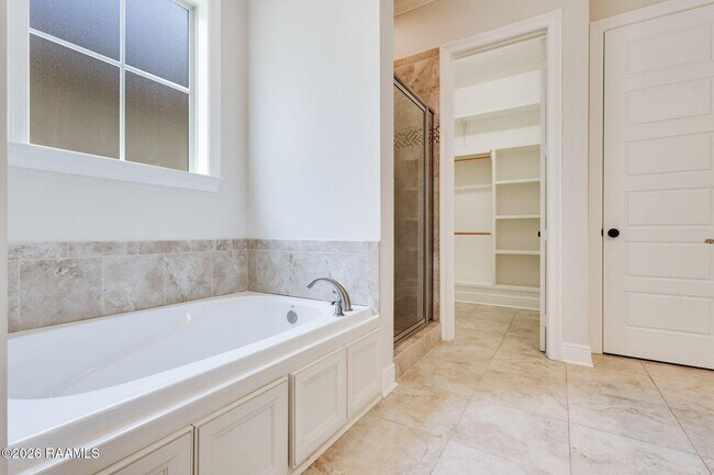 Building Photo - 405 S Montauban Dr