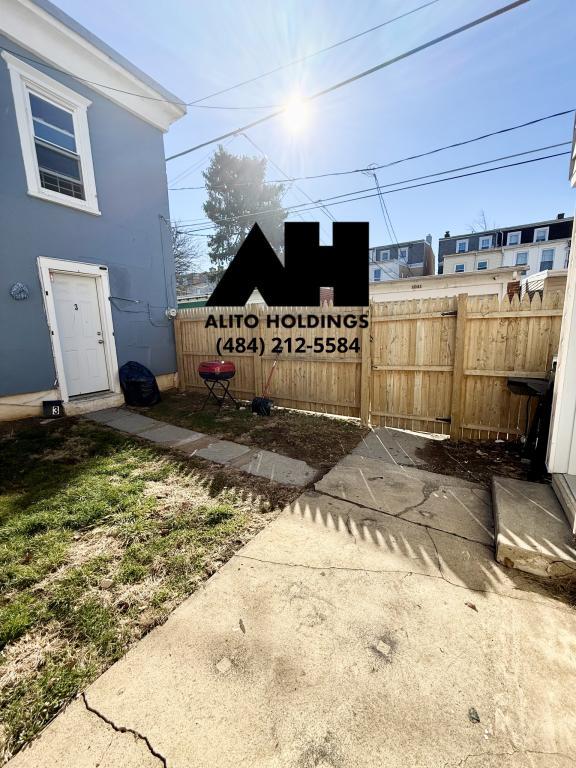 Building Photo - 513 N 11th St