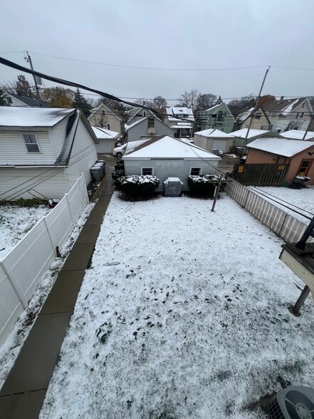 Building Photo - 165 N 67th St