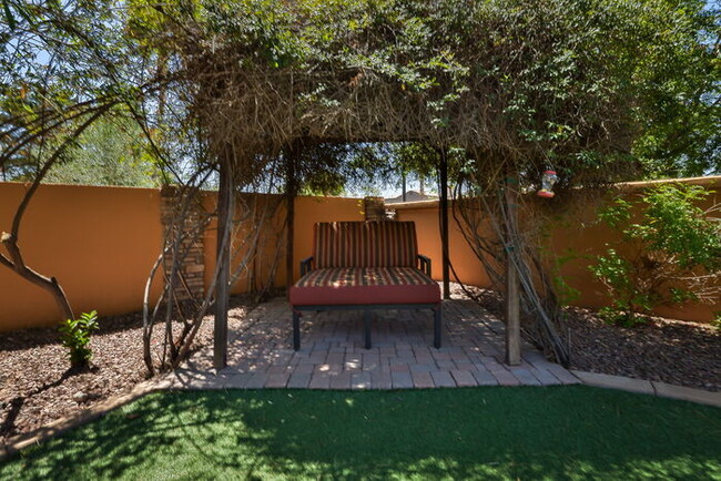 Building Photo - 1307 E Treasure Cove Dr