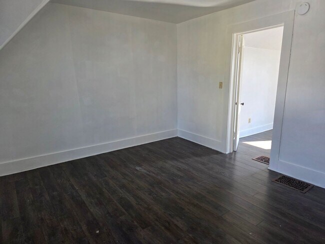 Building Photo - 204 N Fort Wayne Ave