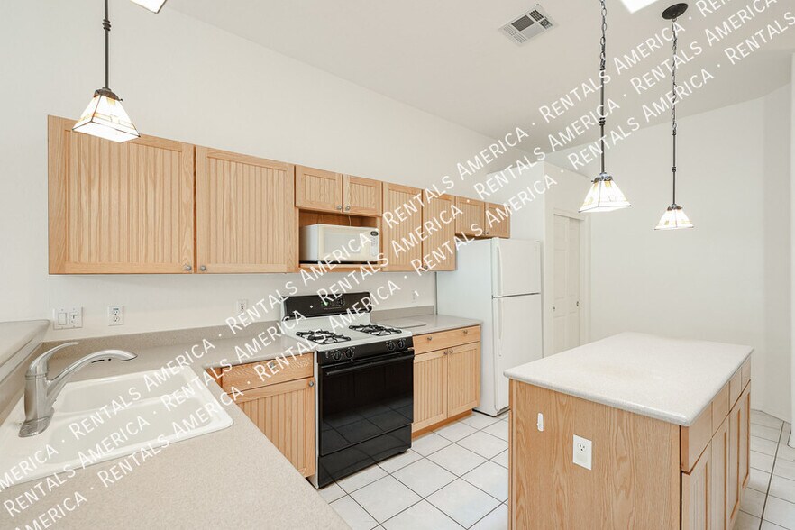 Building Photo - 6730 E Hermosa Vista Dr