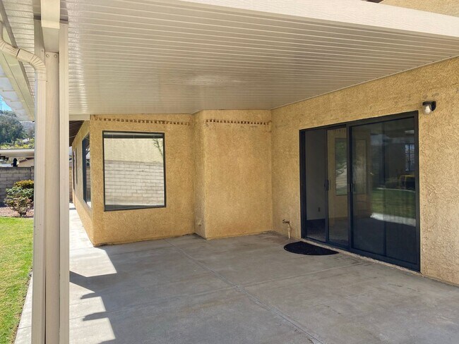 Building Photo - Single story 3 bed, 2 bath Moorpark home with yard