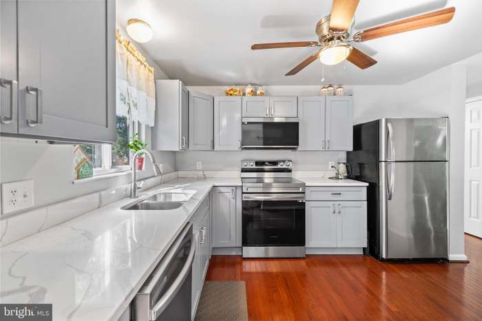 Building Photo - 10612 Holleybrooke Dr