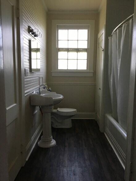 Bathroom 2 - 1039 lady of the lake rd