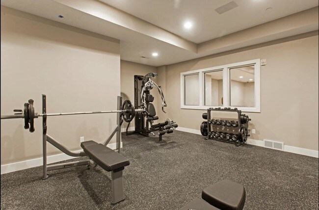 Building Photo - 972 S High Ridge Dr