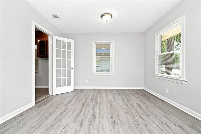 Building Photo - 386 Lindsey Dr SE