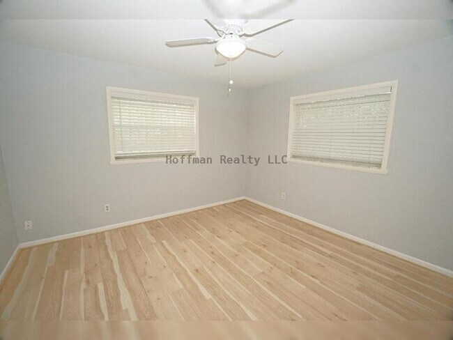 Building Photo - Central Tampa Gem Near UT- Modern Finishes & Prime Location