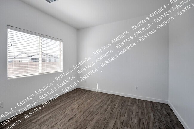 Building Photo - 35024 N Palm Dr