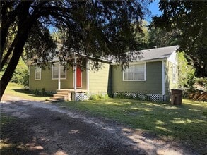 Building Photo - 527 Hillview Rd