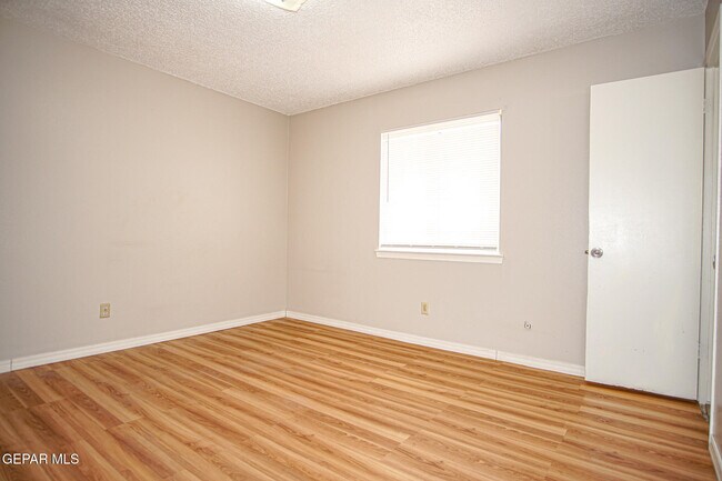 Building Photo - 8548 Arboleda Dr