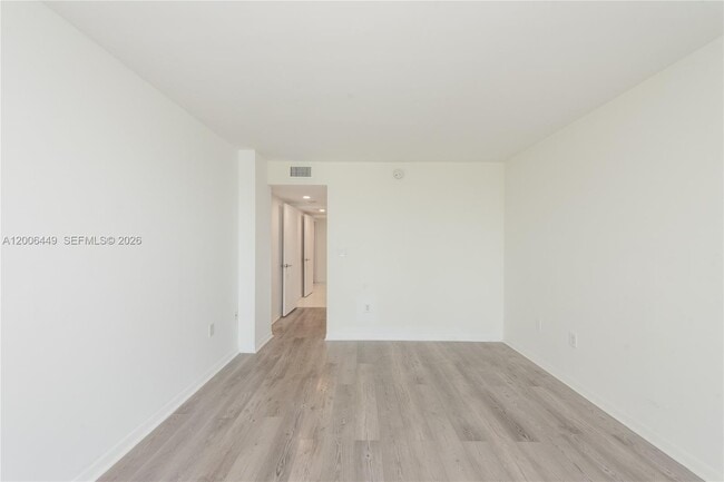 Building Photo - 600 Grapetree Dr