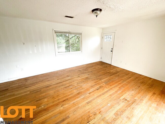 Building Photo - 120 Pueblo St #D