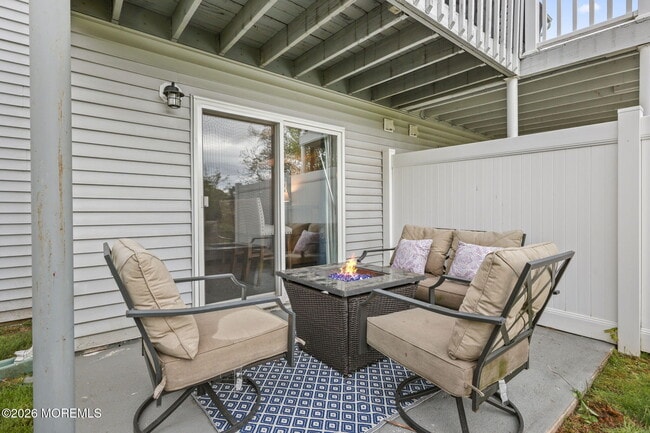 Building Photo - 2 Oyster Creek Dr
