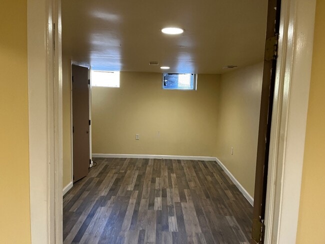 Building Photo - 831 E Chase St