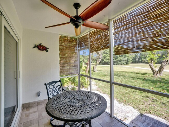 Building Photo - 3150 N Palm Aire Dr