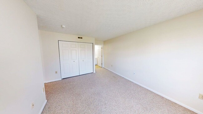 Building Photo - 5566 Garden Ridge