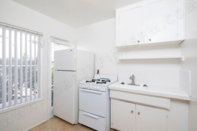 Building Photo - Charming Studio Cottage in the Heart of Pa...