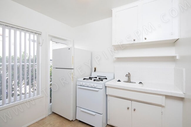 Building Photo - *OPEN HOUSE: 9/6 12-1PM* Charming Studio C...
