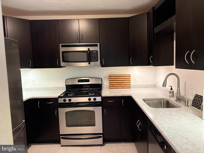 Building Photo - 5101 River Rd