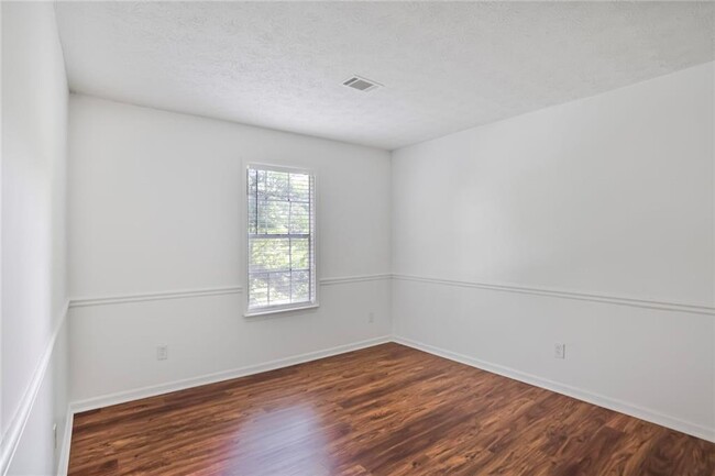 Building Photo - 571 Aberdeen Dr