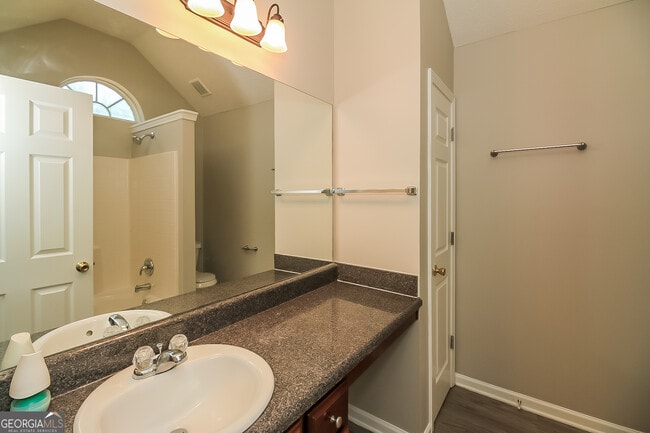 Building Photo - 7 Mineral Springs Ct