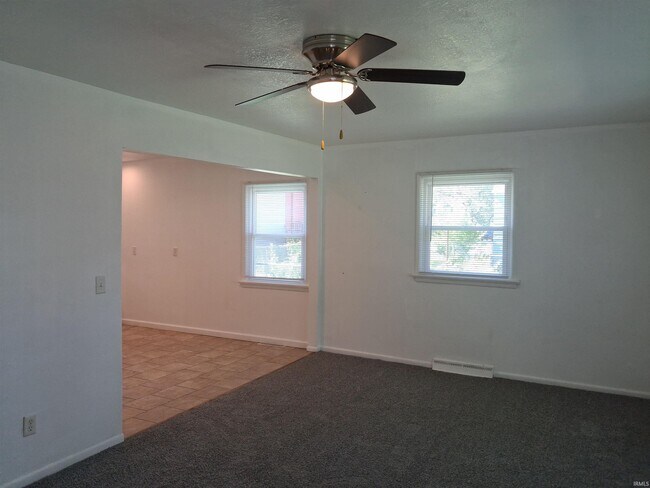Building Photo - 3516 Central Dr