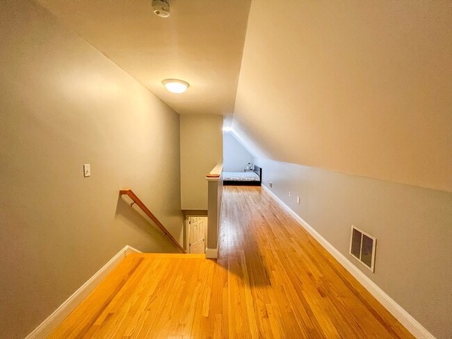 Building Photo - 20 Russell St