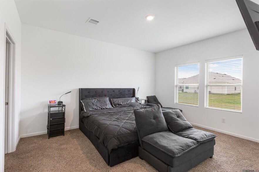 Building Photo - 12822 Sweetleaf Ave