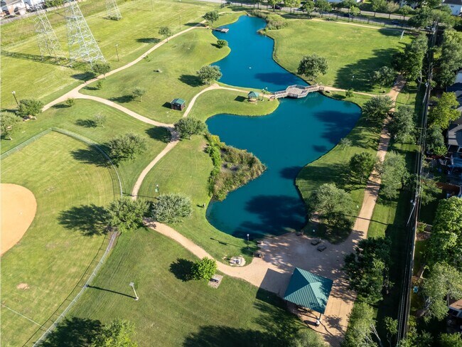 Building Photo - 11830 Oak Meadow Dr