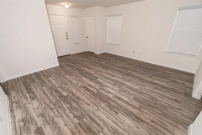 Building Photo - 2822 Junction Dr