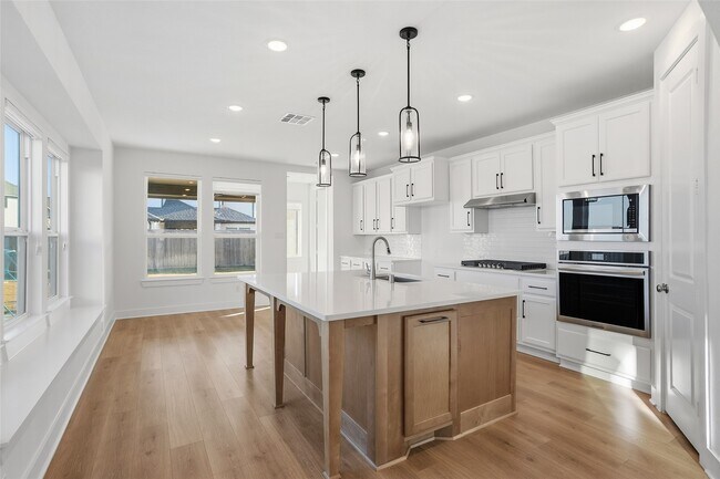 Building Photo - 21211 Metallic Blue Dr