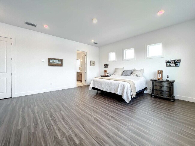 Building Photo - 8859 Ivy Stark Blvd