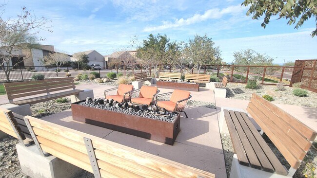 Building Photo - Luxury at Vistal