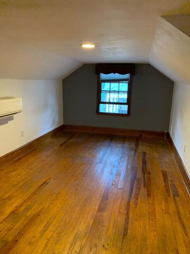 Building Photo - 3BR Normaltown Charmer